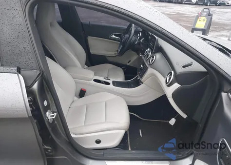 2014 Mercedes-Benz Cla 250 z USA, uszkodzony, nr VIN WDDSJ4EB1EN123975